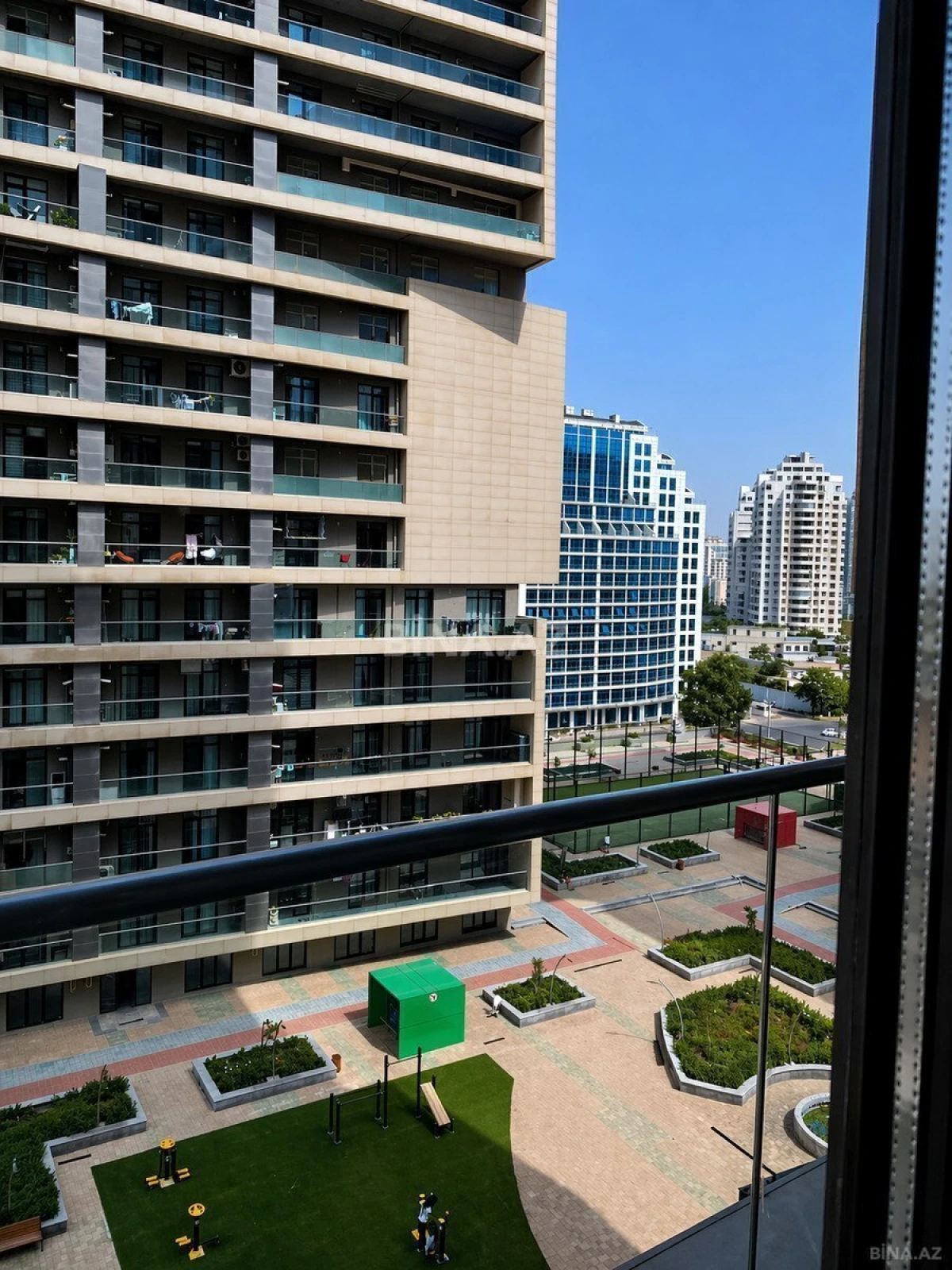 Kirayə verilir 4 otaqlı mənzil 147 m²