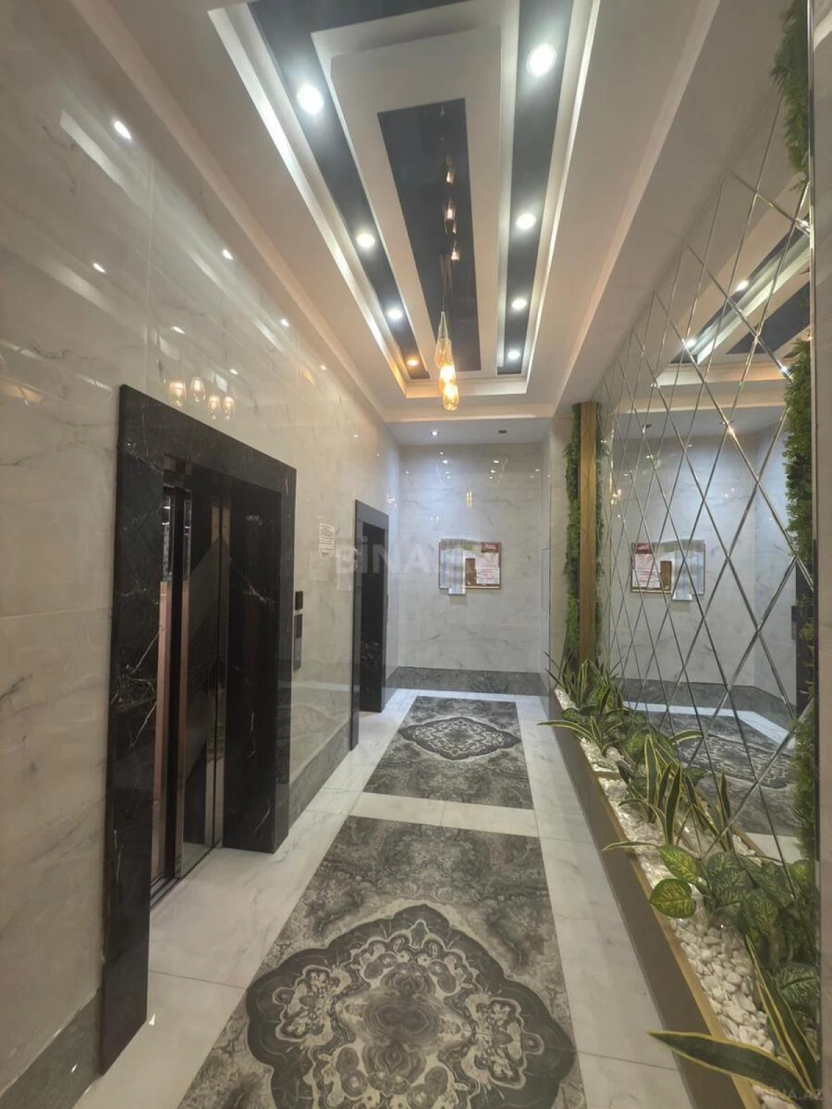 Satılır 3 otaqlı mənzil 137 m²