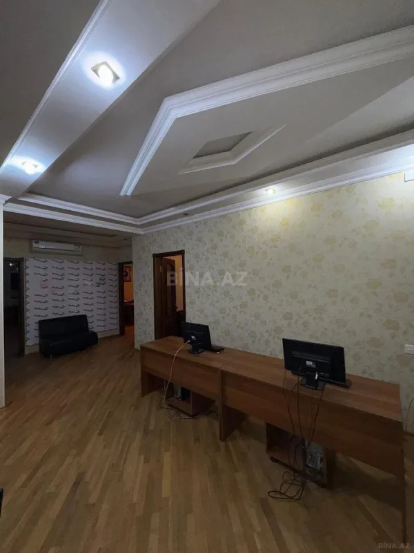 Satılır 3 otaqlı mənzil 137 m²