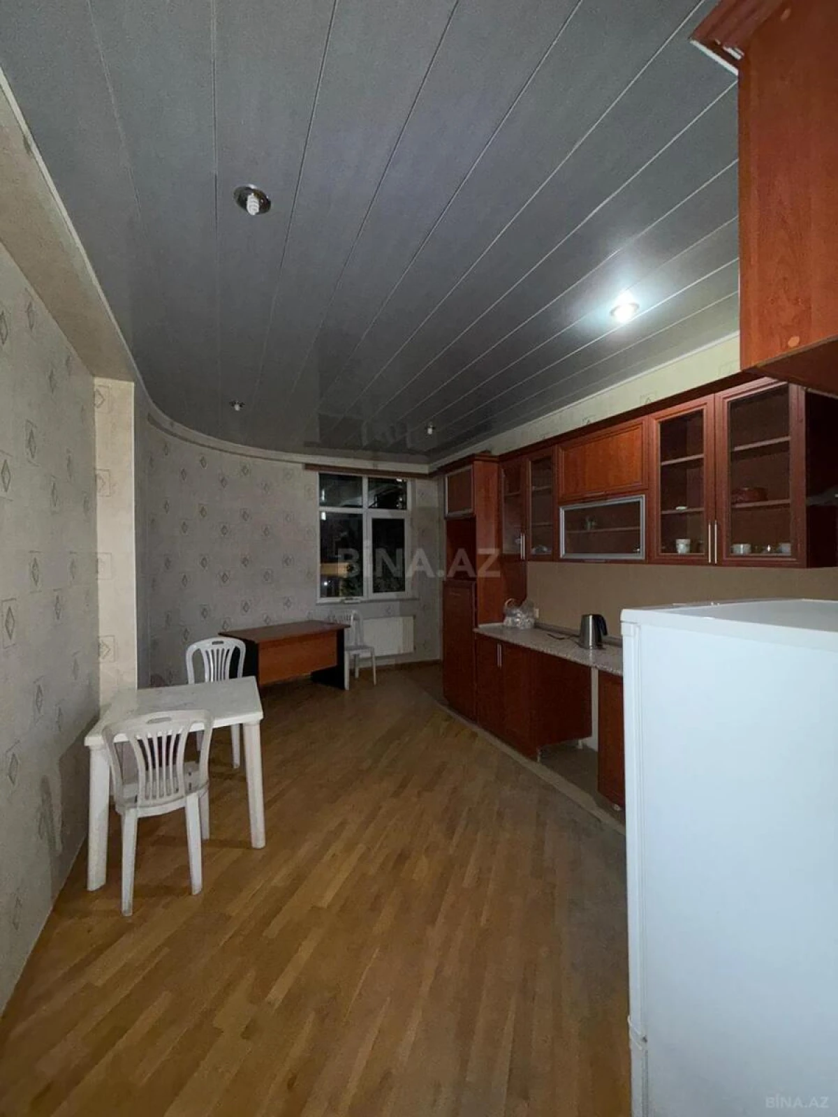 Satılır 3 otaqlı mənzil 137 m²