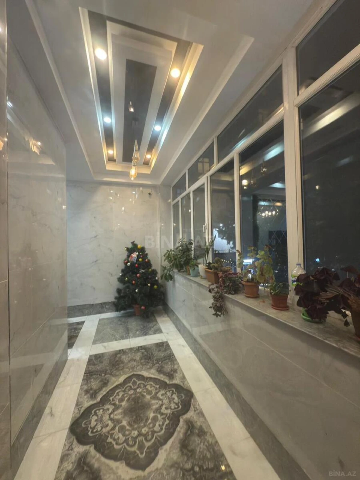 Satılır 3 otaqlı mənzil 137 m²