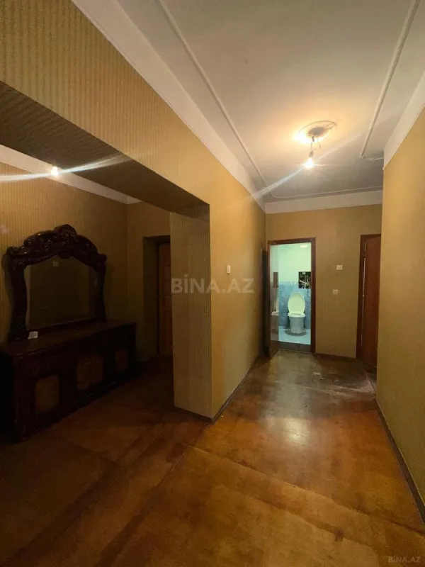 Satılır 4 otaqlı mənzil 130 m²