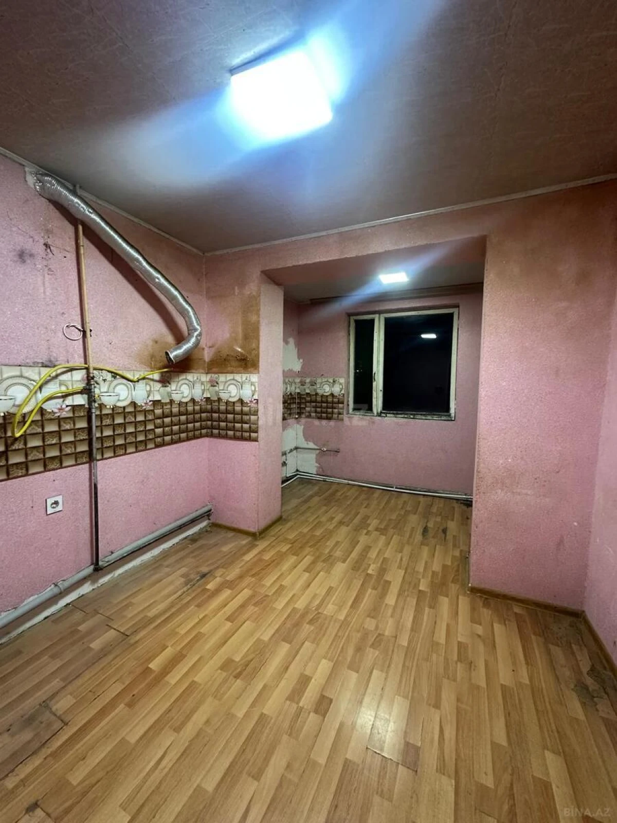 Satılır 4 otaqlı mənzil 130 m²