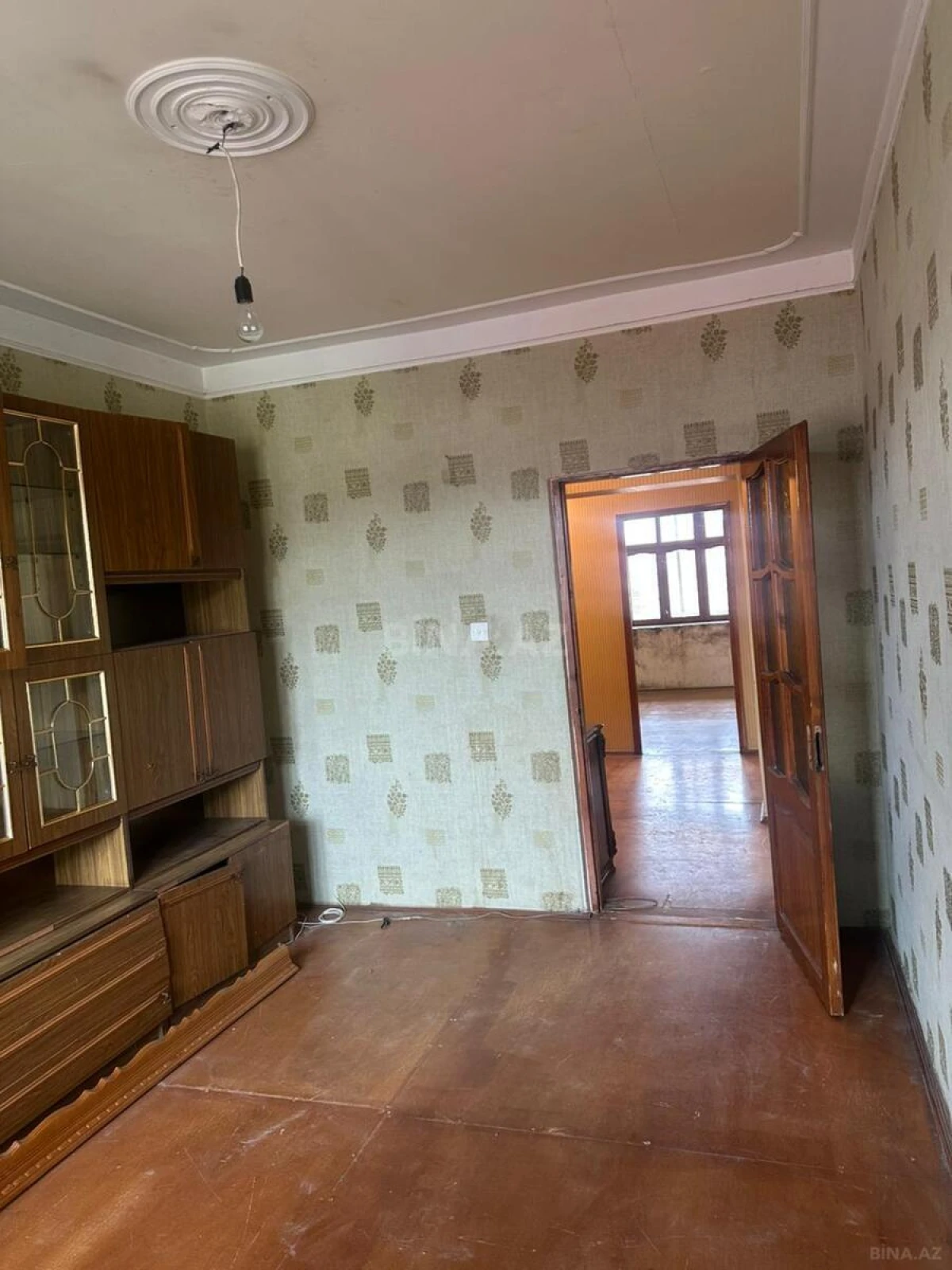 Satılır 4 otaqlı mənzil 130 m²