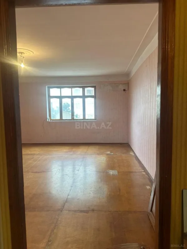 Satılır 4 otaqlı mənzil 130 m²
