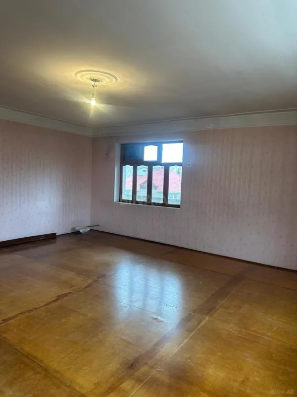 Satılır 4 otaqlı mənzil 130 m²