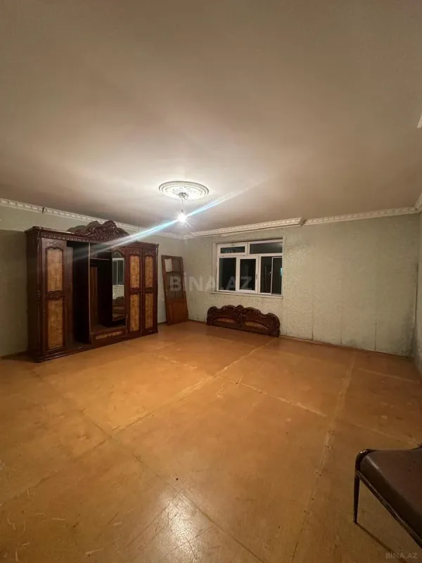 Satılır 4 otaqlı mənzil 130 m²