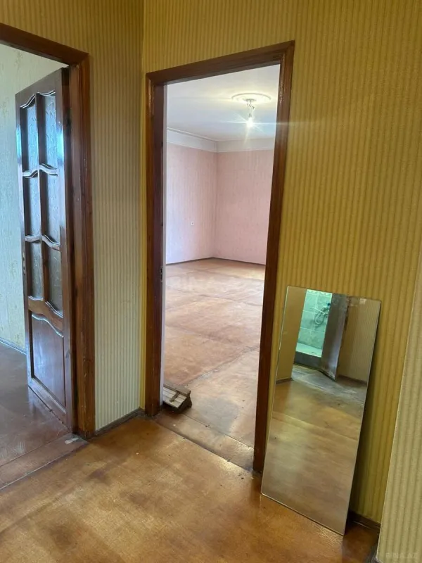 Satılır 4 otaqlı mənzil 130 m²