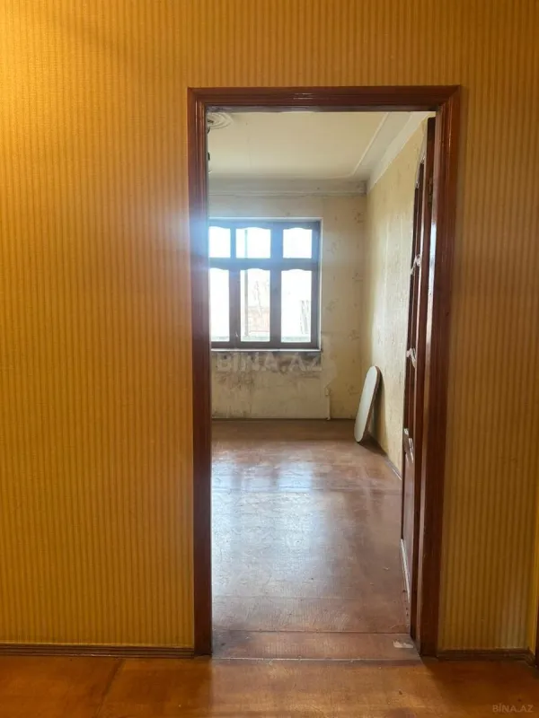 Satılır 4 otaqlı mənzil 130 m²