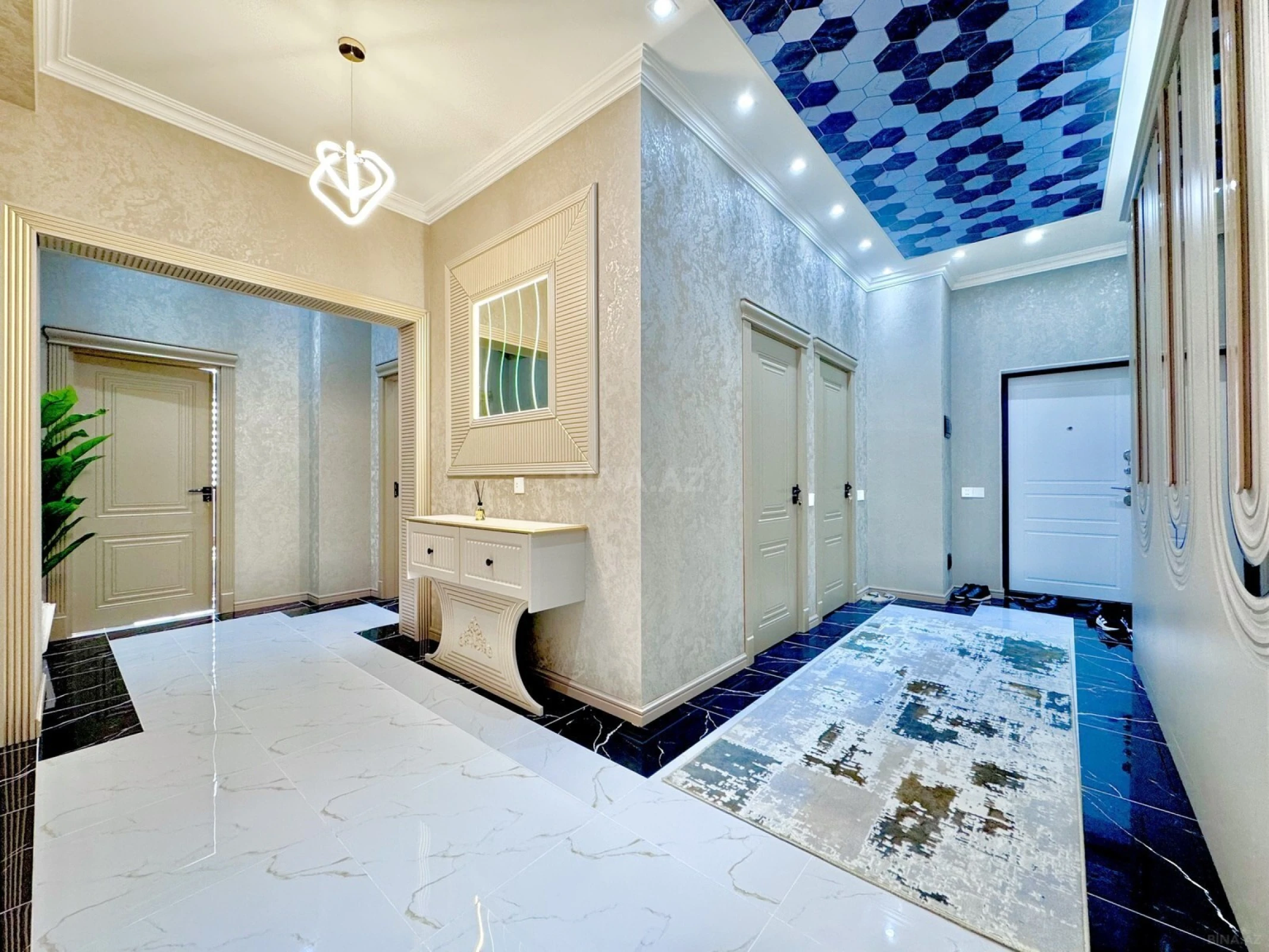 Satılır 3 otaqlı mənzil 127 m²