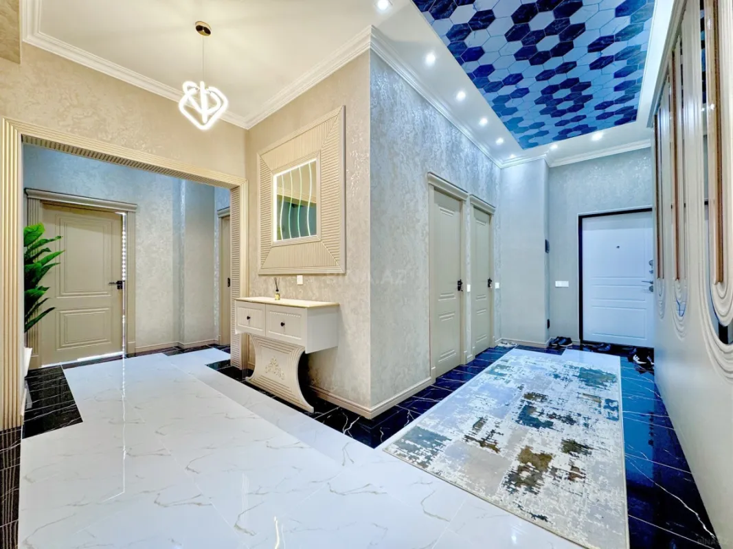 Satılır 3 otaqlı mənzil 127 m²