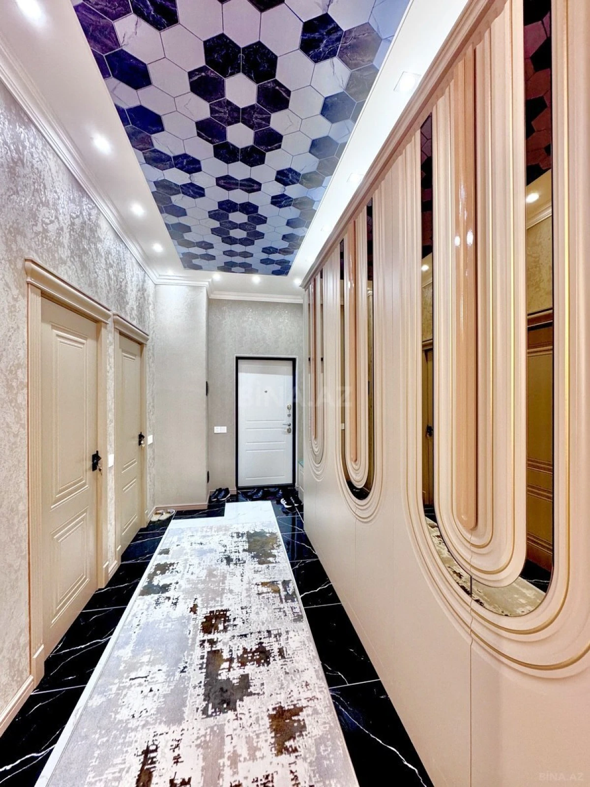 Satılır 3 otaqlı mənzil 127 m²