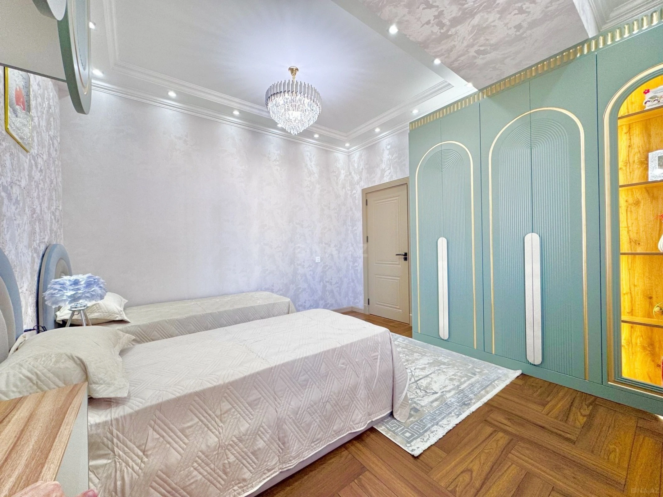 Satılır 3 otaqlı mənzil 127 m²