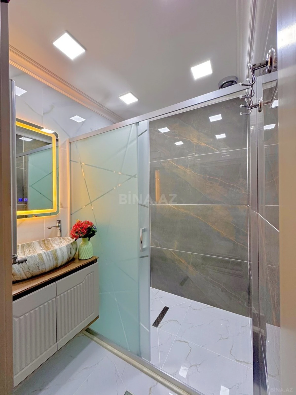 Satılır 3 otaqlı mənzil 127 m²