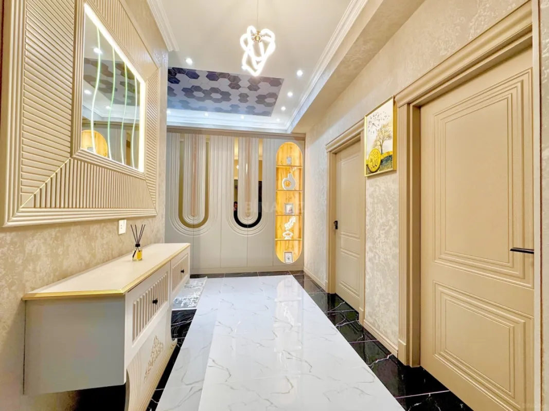 Satılır 3 otaqlı mənzil 127 m²