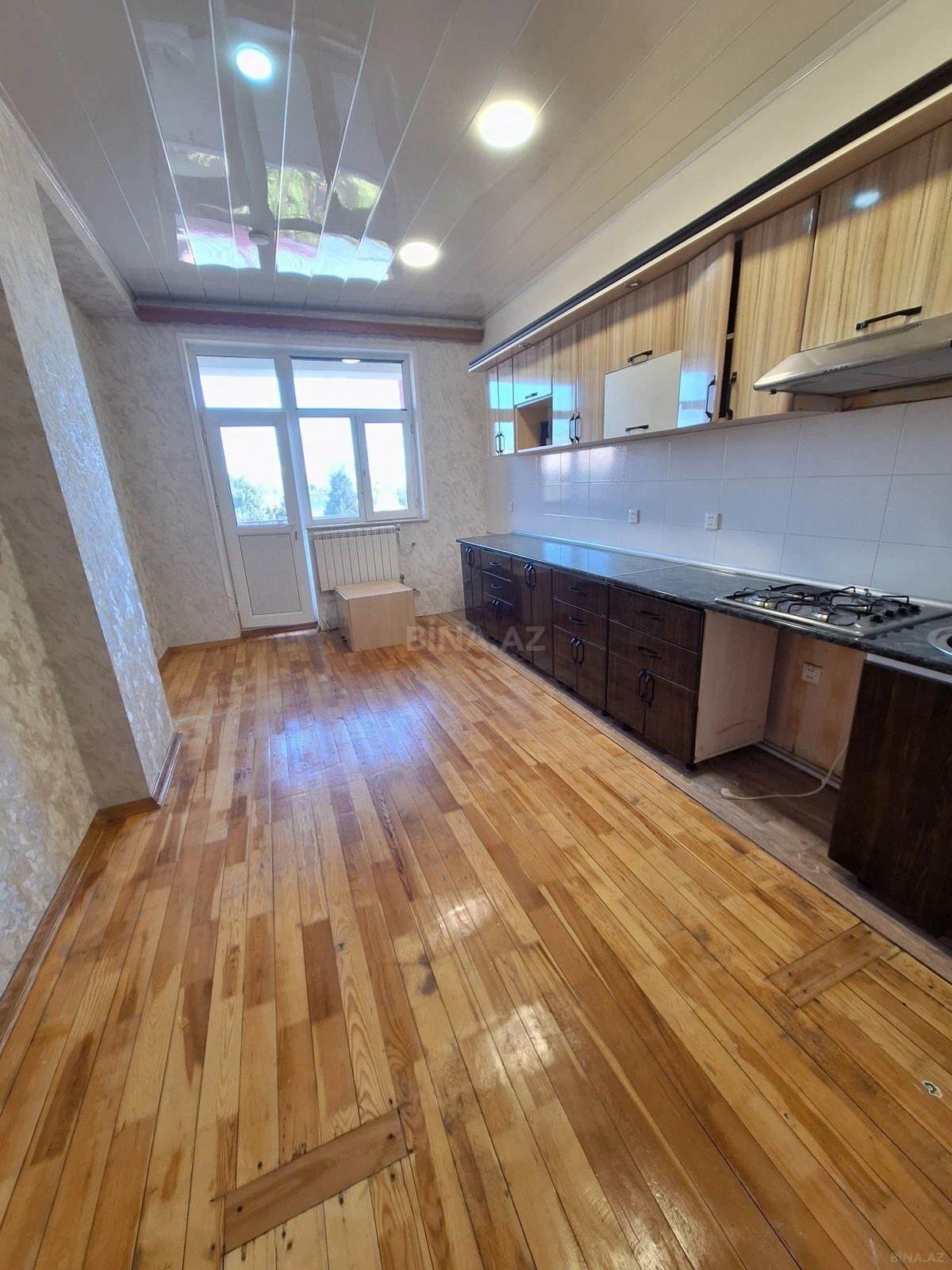 Kirayə verilir 2 otaqlı mənzil 90 m²