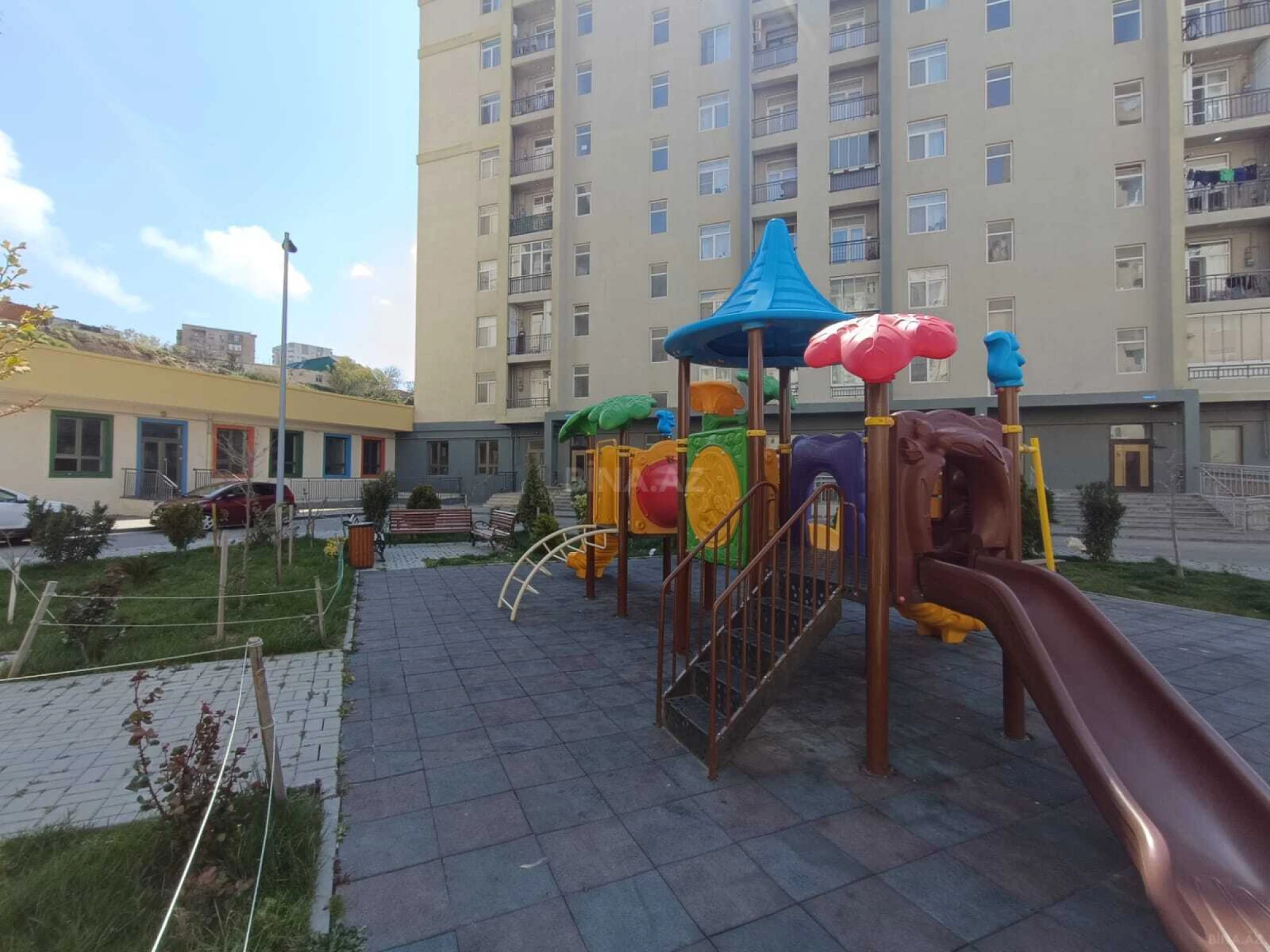 Satılır 4 otaqlı mənzil 111 m²