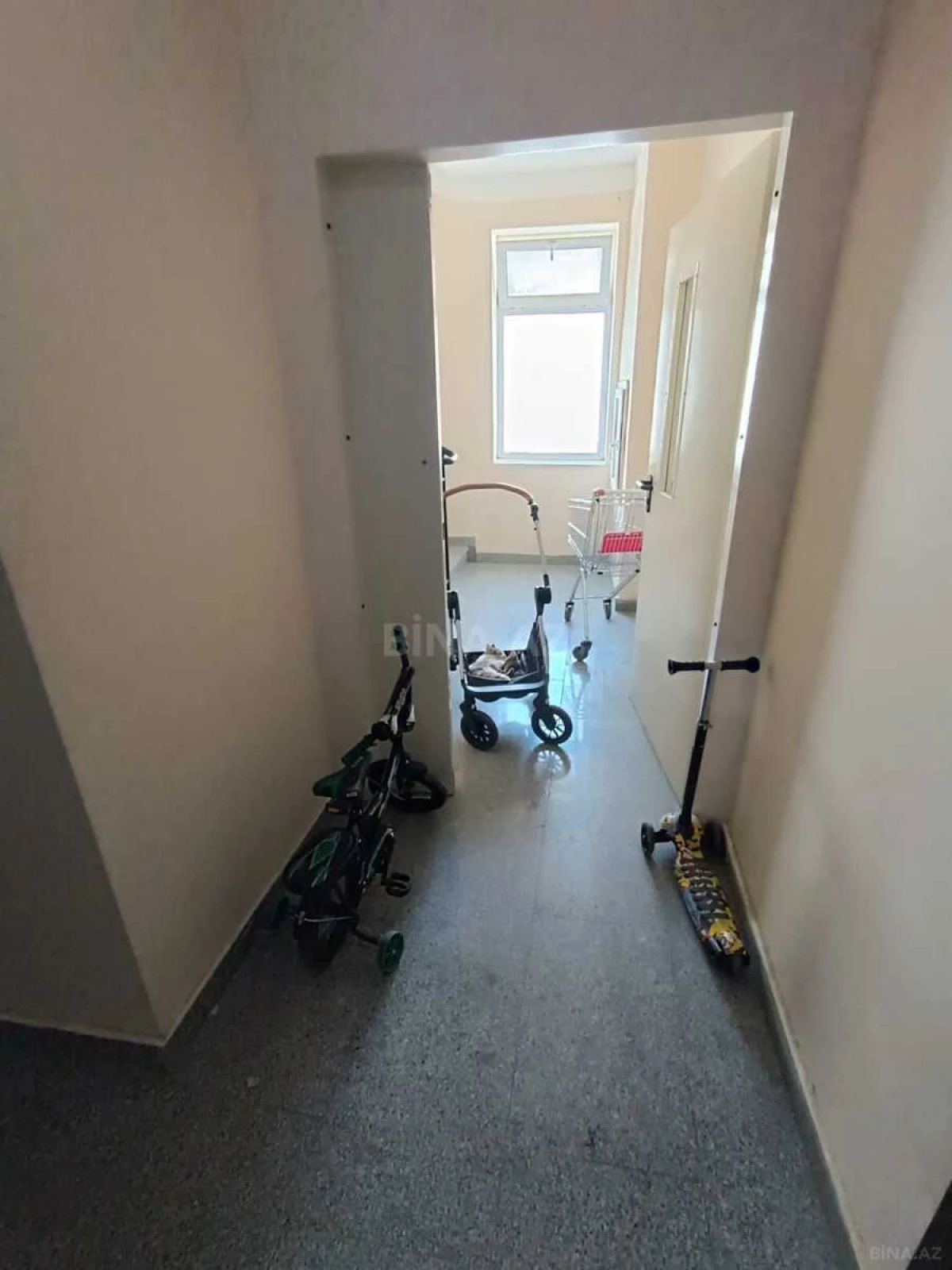 Satılır 4 otaqlı mənzil 111 m²