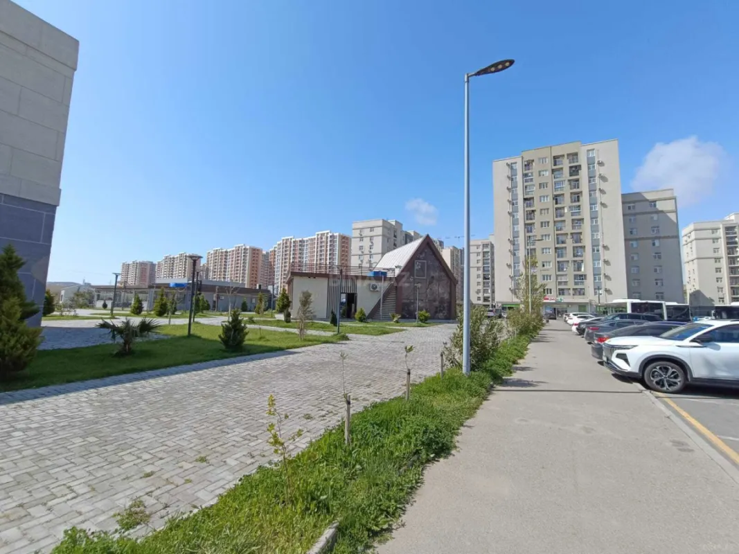 Satılır 4 otaqlı mənzil 111 m²