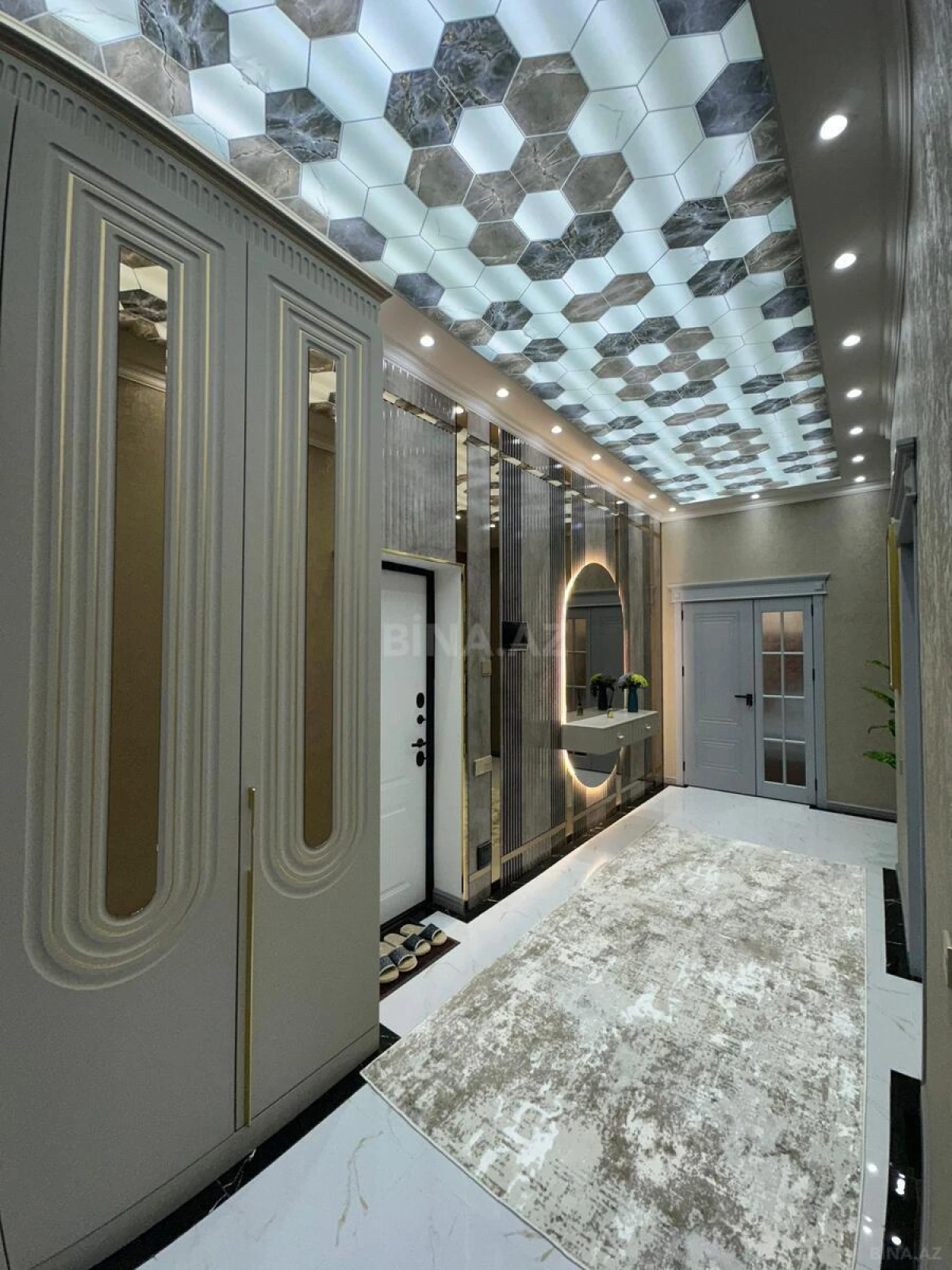 Satılır 3 otaqlı mənzil 107 m²