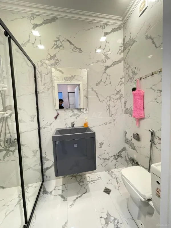 Kirayə verilir 2 otaqlı mənzil 65 m²