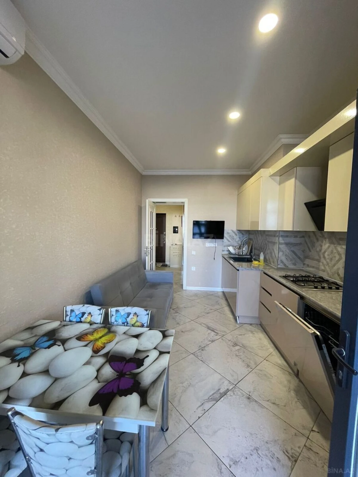 Kirayə verilir 2 otaqlı mənzil 110 m²