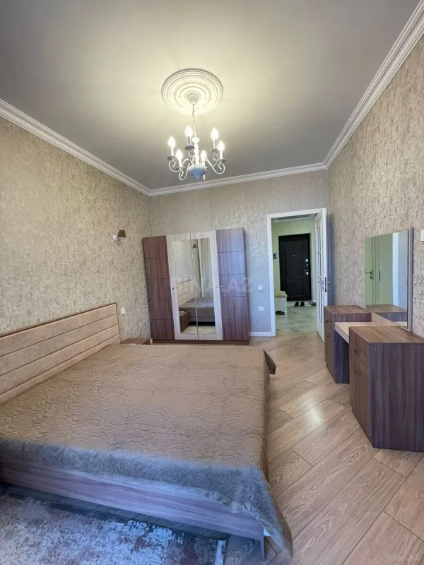 Kirayə verilir 2 otaqlı mənzil 110 m²