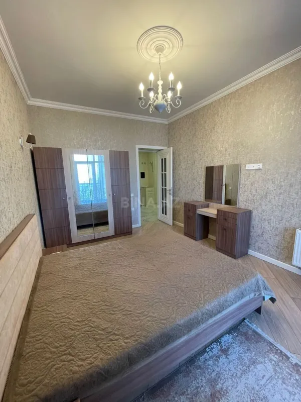 Kirayə verilir 2 otaqlı mənzil 110 m²