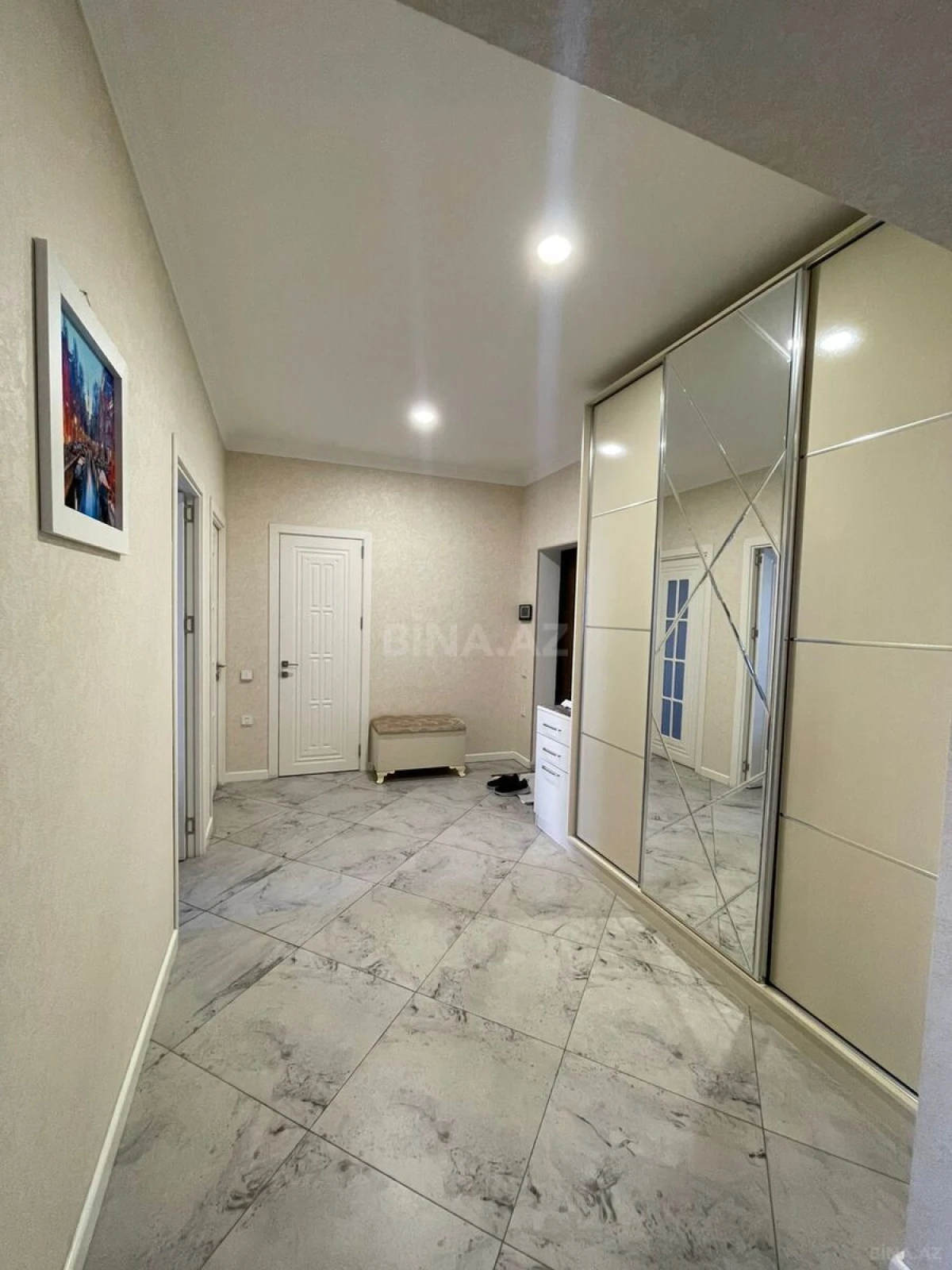 Kirayə verilir 2 otaqlı mənzil 110 m²