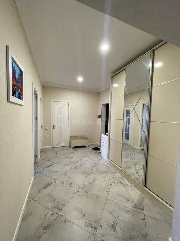 Kirayə verilir 2 otaqlı mənzil 110 m²