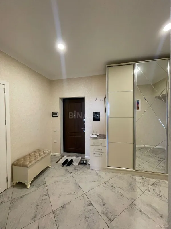 Kirayə verilir 2 otaqlı mənzil 110 m²
