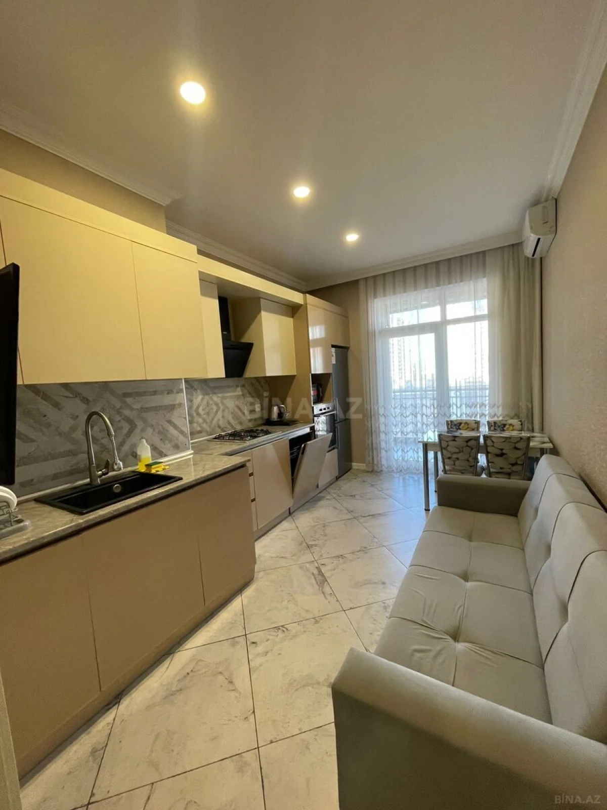 Kirayə verilir 2 otaqlı mənzil 110 m²