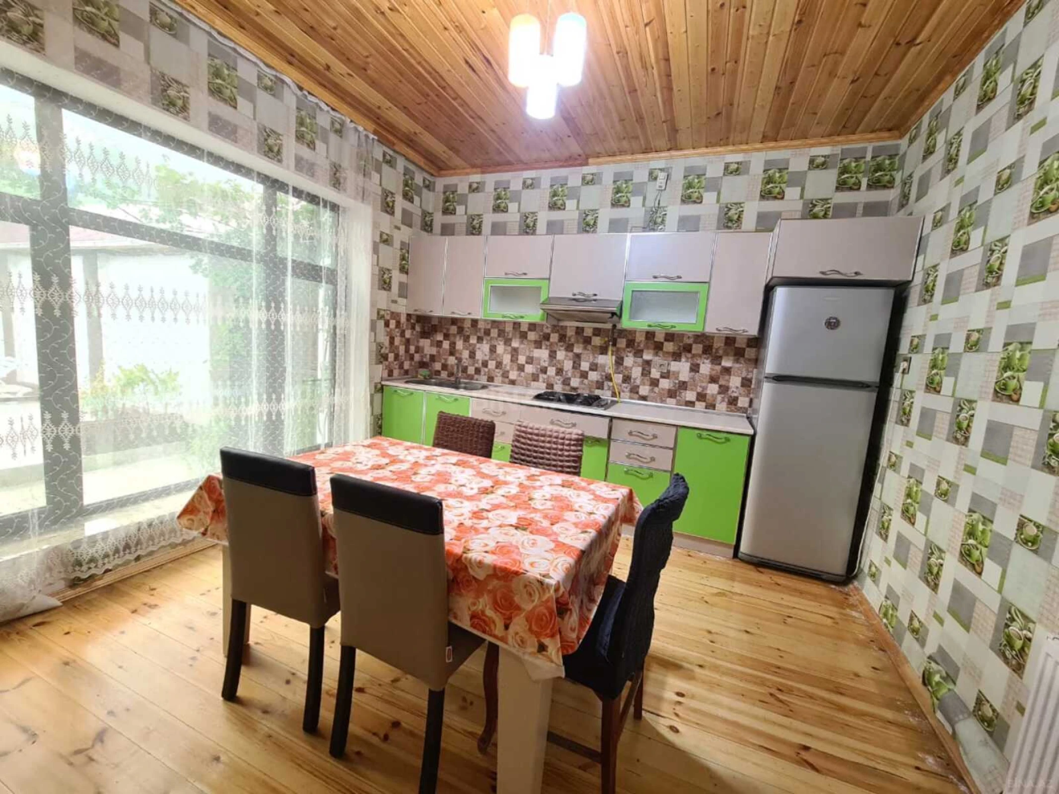 Kirayə verilir 5 otaqlı həyət evi 220 m²