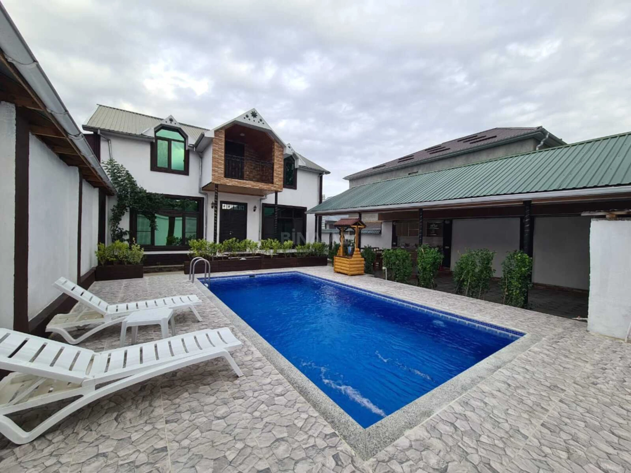 Kirayə verilir 5 otaqlı həyət evi 220 m²