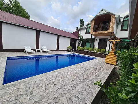 Kirayə verilir 5 otaqlı həyət evi 220 m²