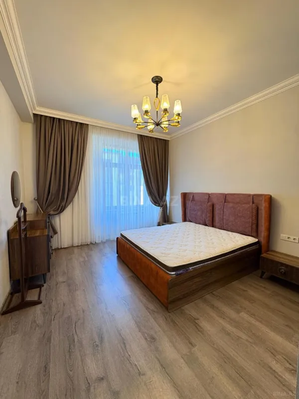 Kirayə verilir 4 otaqlı mənzil 170 m²