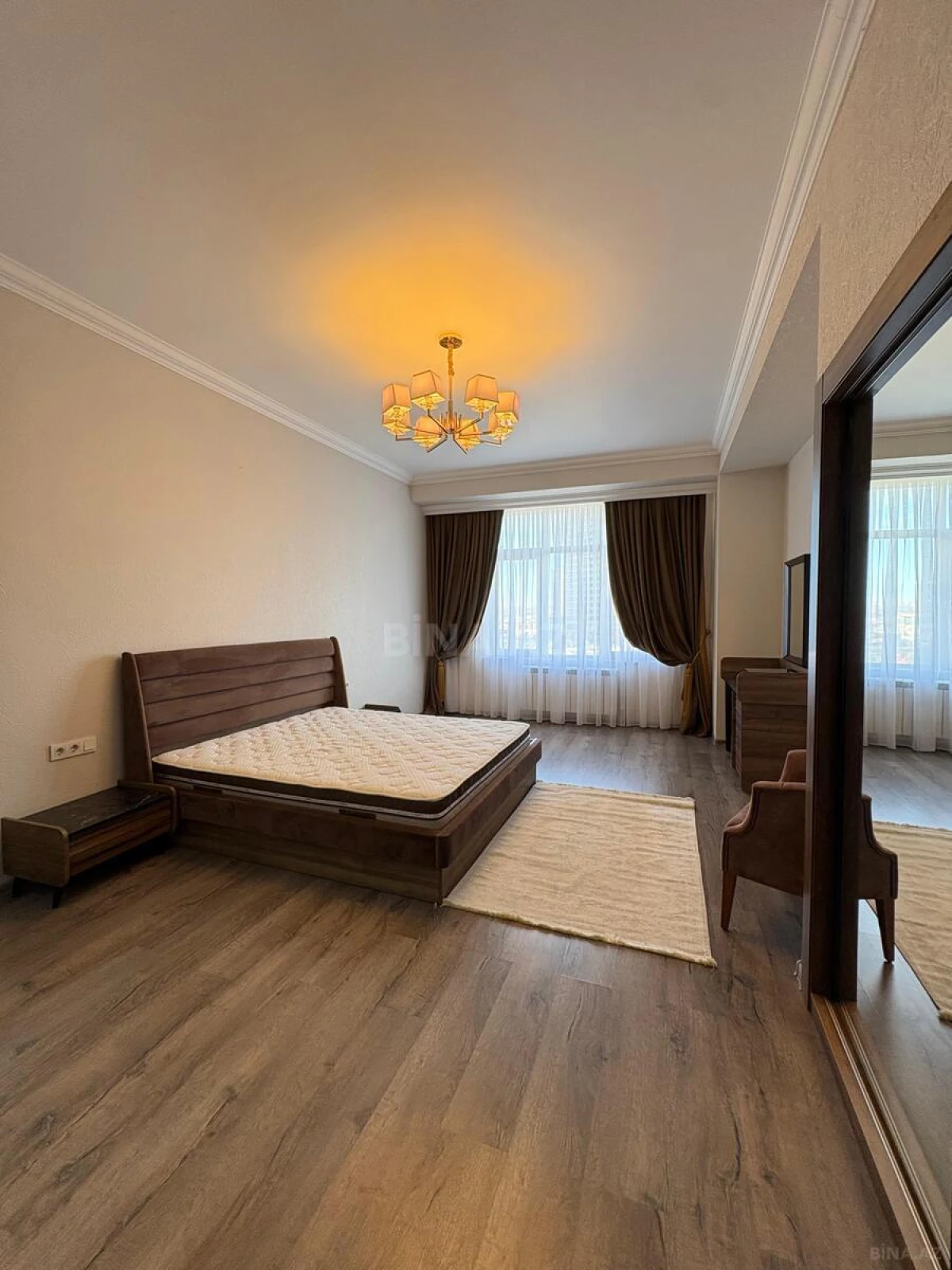 Kirayə verilir 4 otaqlı mənzil 170 m²