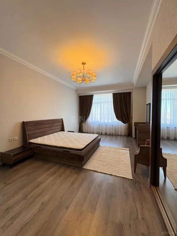 Kirayə verilir 4 otaqlı mənzil 170 m²