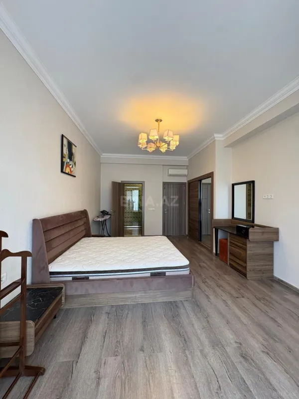 Kirayə verilir 4 otaqlı mənzil 170 m²
