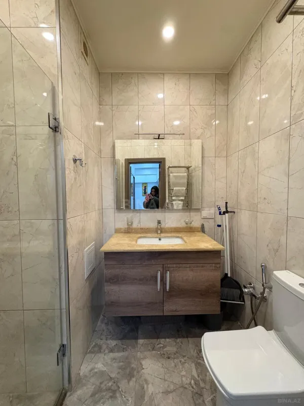 Kirayə verilir 4 otaqlı mənzil 170 m²