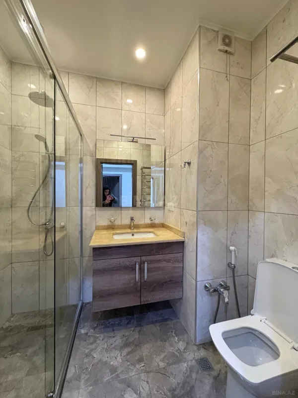 Kirayə verilir 4 otaqlı mənzil 170 m²