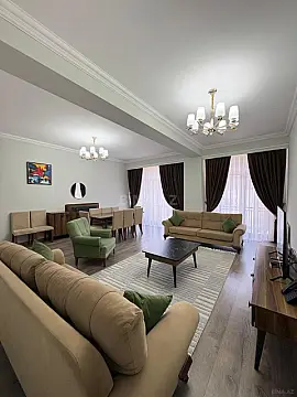 Kirayə verilir 4 otaqlı mənzil 170 m²