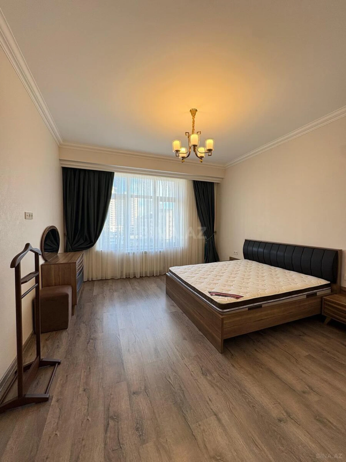Kirayə verilir 4 otaqlı mənzil 170 m²