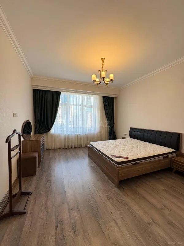 Kirayə verilir 4 otaqlı mənzil 170 m²