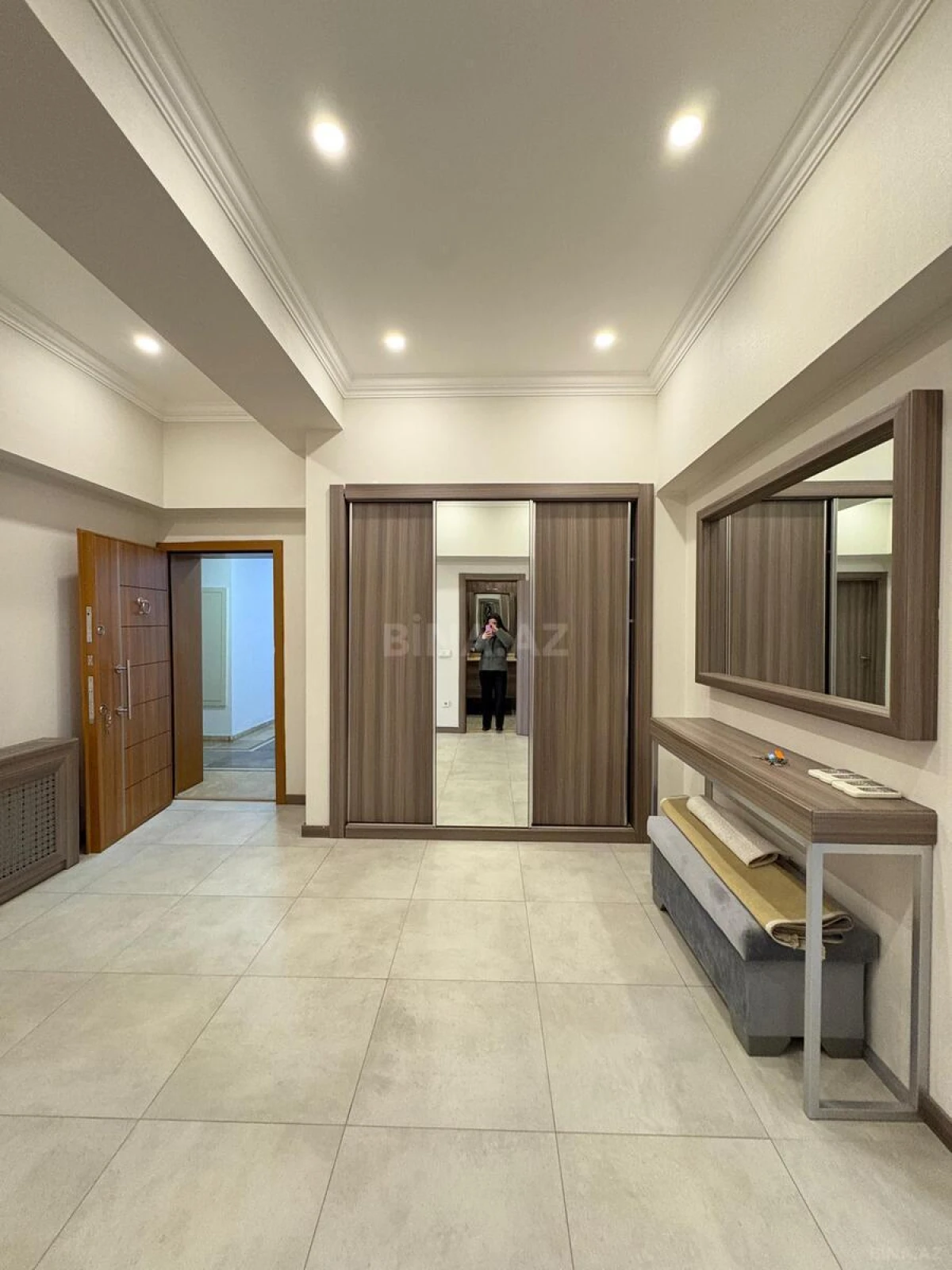 Kirayə verilir 4 otaqlı mənzil 170 m²