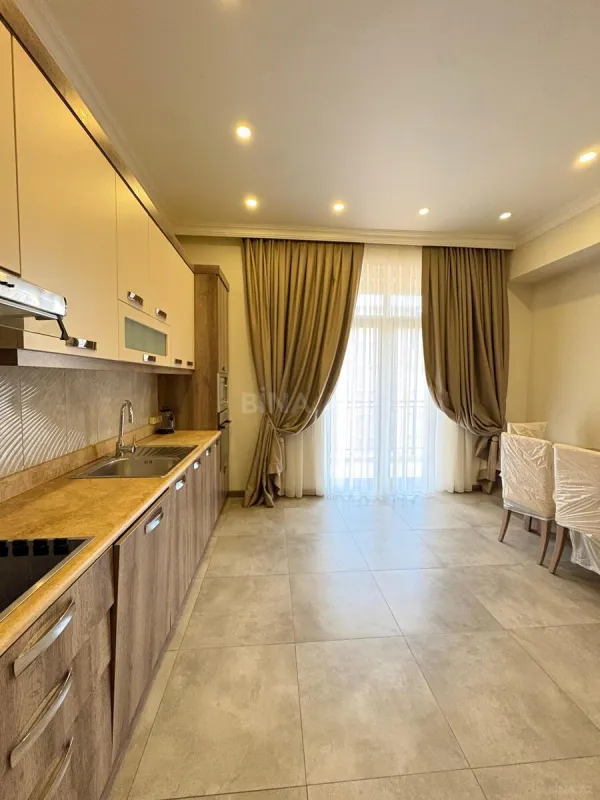 Kirayə verilir 4 otaqlı mənzil 170 m²