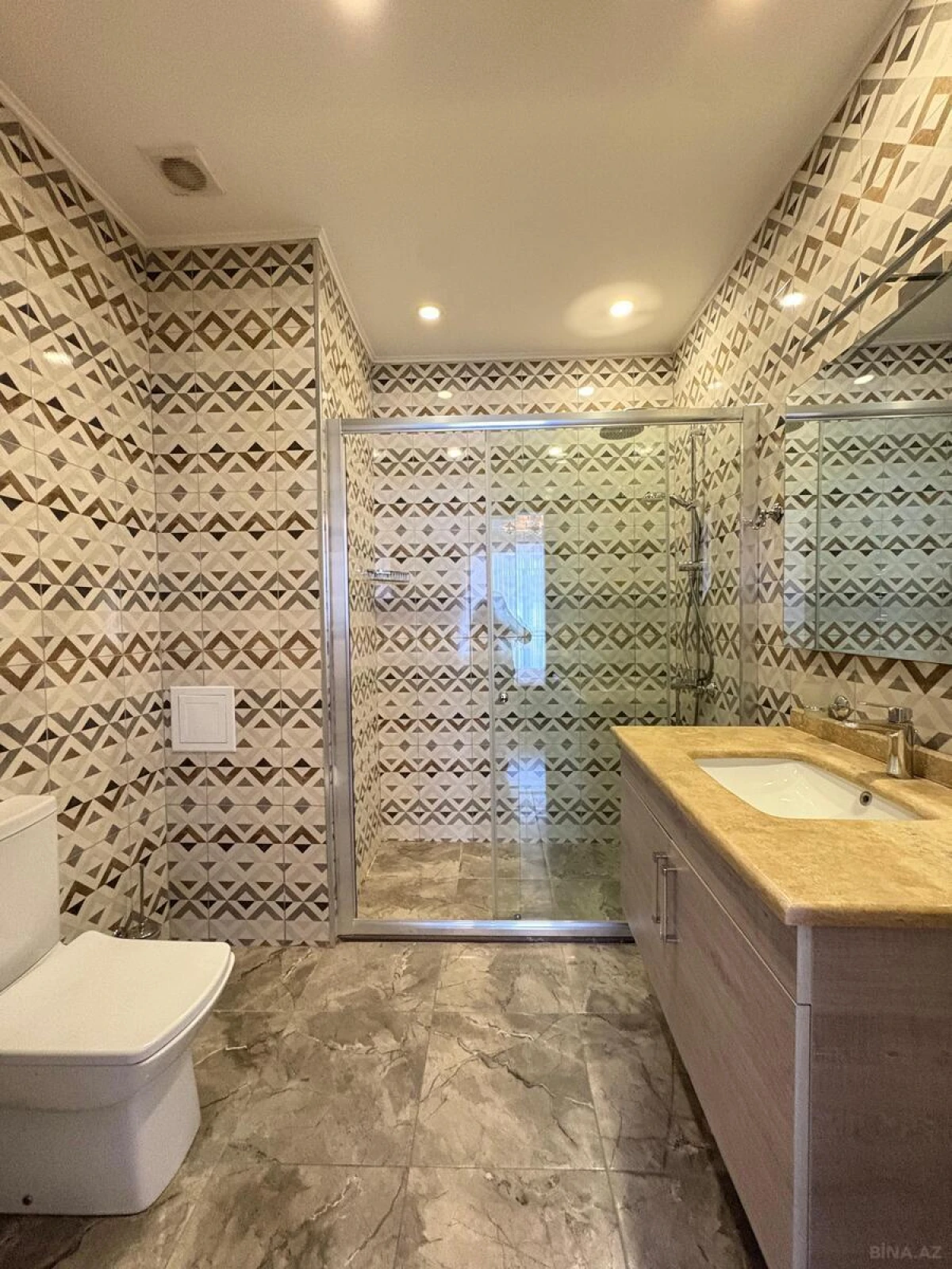 Kirayə verilir 4 otaqlı mənzil 170 m²