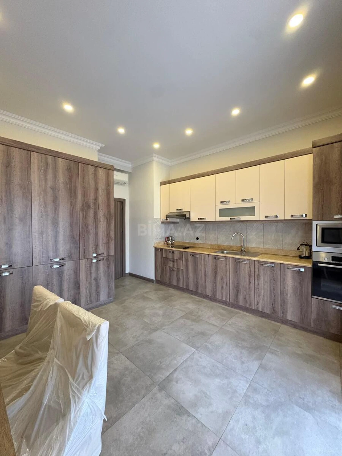 Kirayə verilir 4 otaqlı mənzil 170 m²