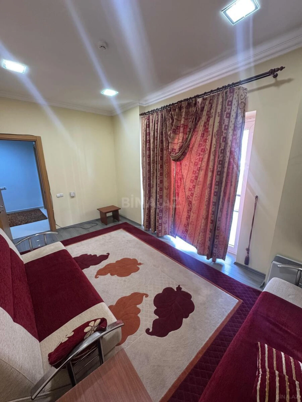 Kirayə verilir 8 otaqlı ofis 320 m²