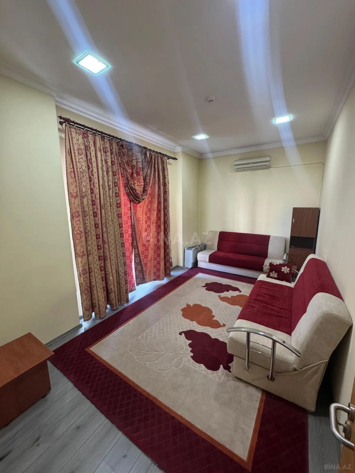 Kirayə verilir 8 otaqlı ofis 320 m²